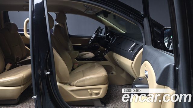 Kia Canival 2018 — photo 11