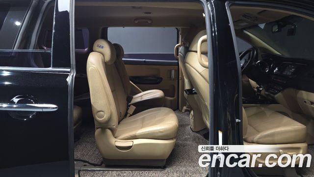 Kia Canival 2018 — photo 12