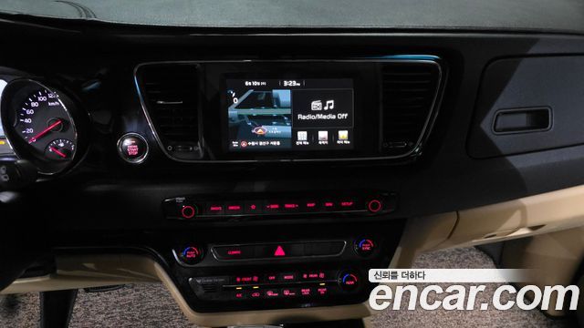 Kia Canival 2018 — photo 14