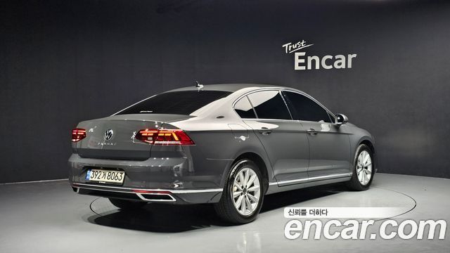 Volkswagen Passat 2021 — photo 2