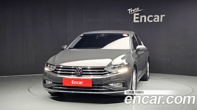 Volkswagen Passat 2021 — photo 3