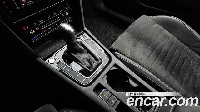 Volkswagen Passat 2021 — photo 12