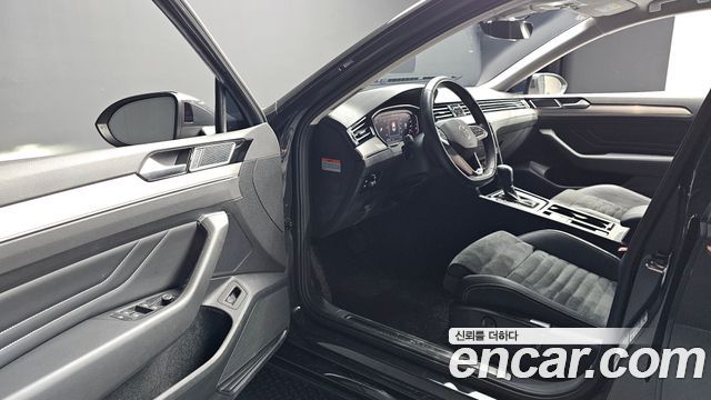 Volkswagen Passat 2021 — photo 13