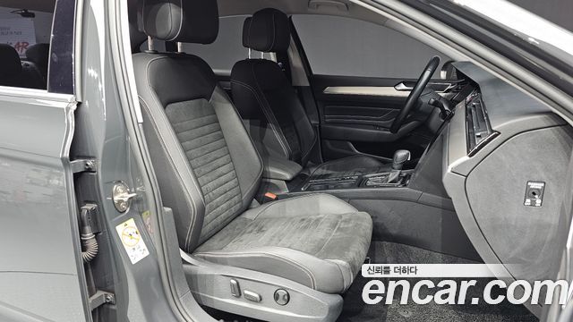 Volkswagen Passat 2021 — photo 17