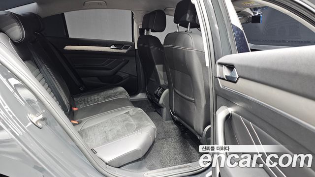 Volkswagen Passat 2021 — photo 18