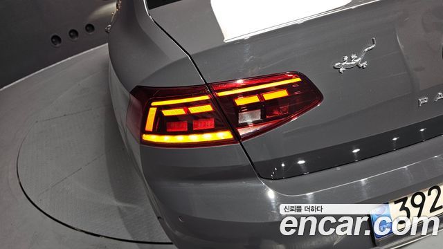 Volkswagen Passat 2021 — photo 9