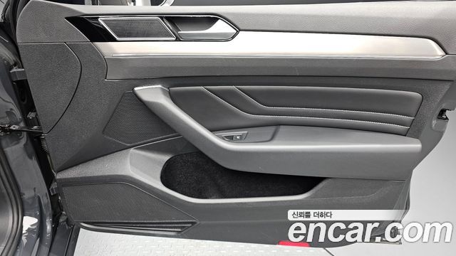 Volkswagen Passat 2021 — photo 14