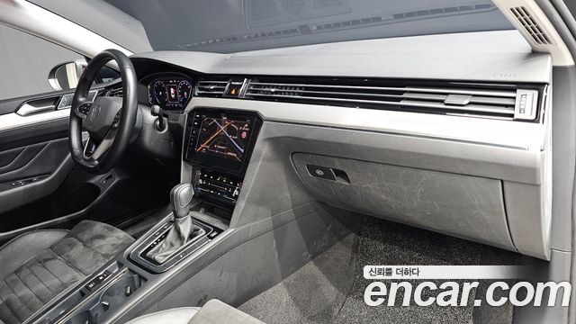 Volkswagen Passat 2021 — photo 28