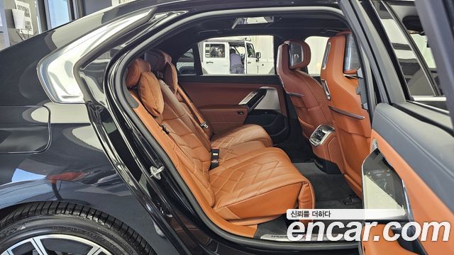 BMW 7-Series 2024 — photo 18
