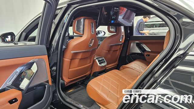 BMW 7-Series 2024 — photo 16