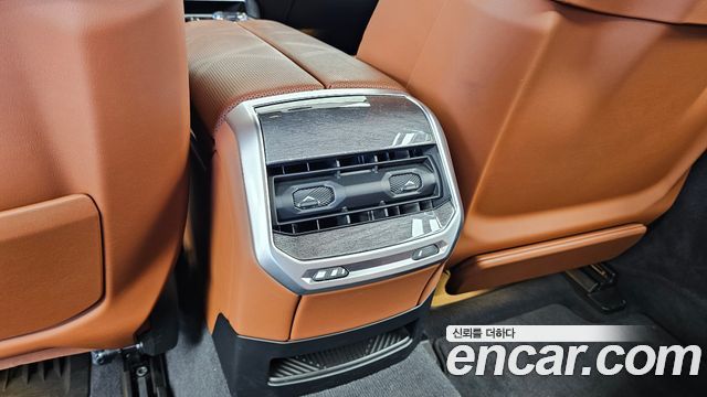 BMW 7-Series 2024 — photo 32