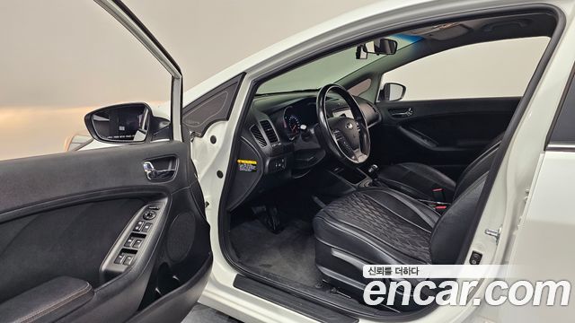 Kia K3 2013 — photo 13