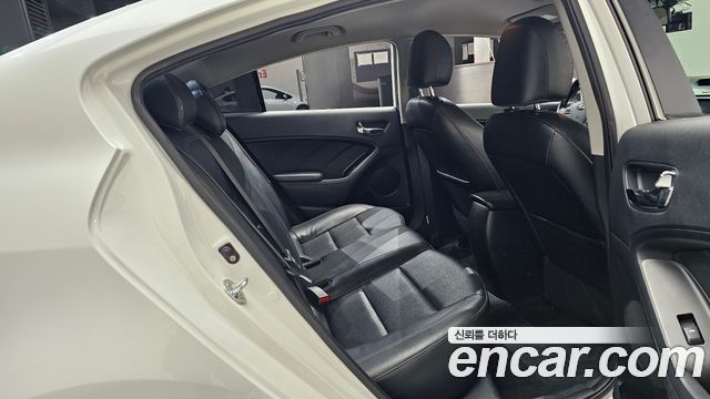 Kia K3 2013 — photo 17