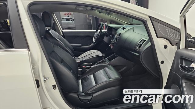 Kia K3 2013 — photo 16