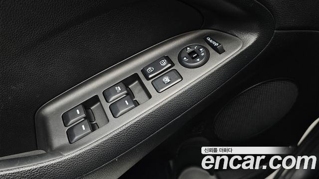 Kia K3 2013 — photo 29