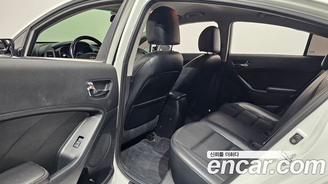 Kia K3 2013 — photo 30