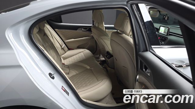Genesis G70 2020 — photo 17