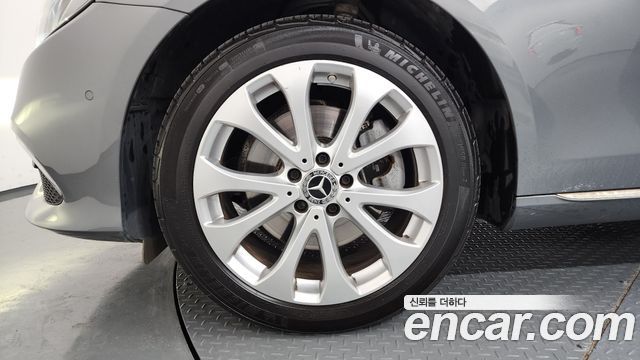 Mercedes-Benz E-Class 2019 — photo 5