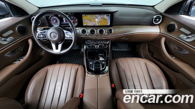 Mercedes-Benz E-Class 2019 — photo 10