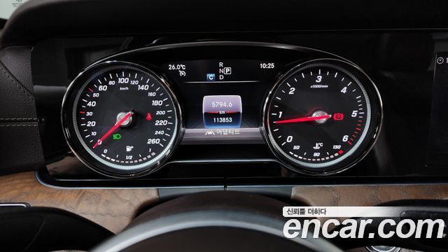 Mercedes-Benz E-Class 2019 — photo 11