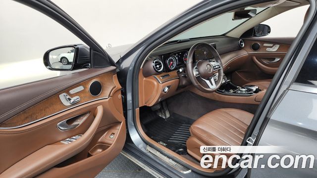 Mercedes-Benz E-Class 2019 — photo 13