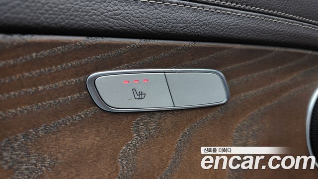 Mercedes-Benz E-Class 2019 — photo 18