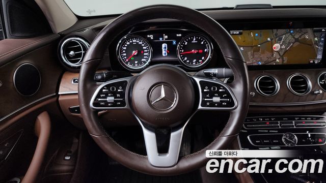 Mercedes-Benz E-Class 2019 — photo 20