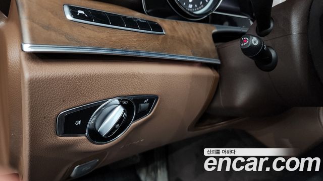 Mercedes-Benz E-Class 2019 — photo 26