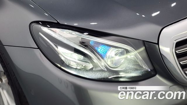 Mercedes-Benz E-Class 2019 — photo 8