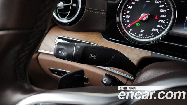 Mercedes-Benz E-Class 2019 — photo 28