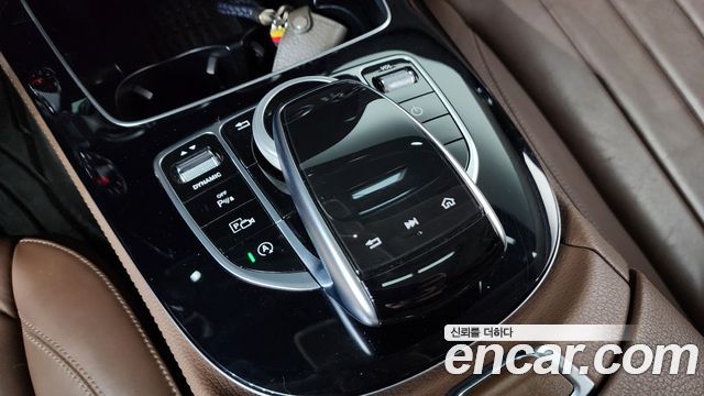 Mercedes-Benz E-Class 2019 — photo 34