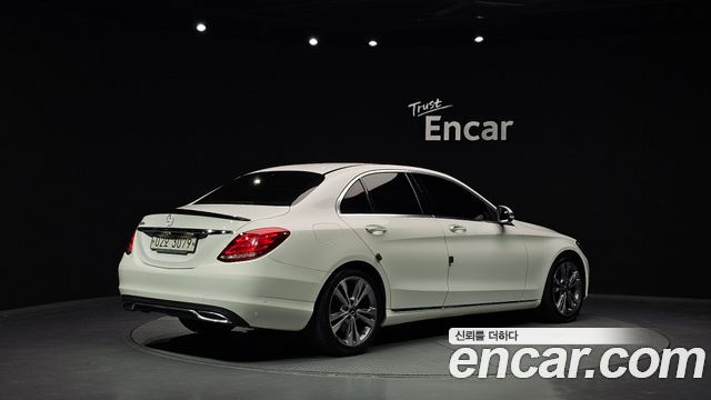 Mercedes-Benz C-Class 2017 — photo 2