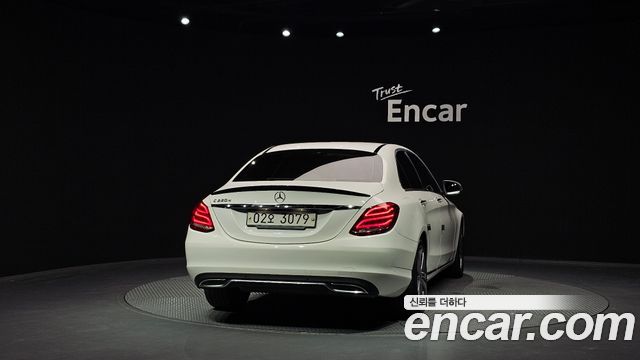 Mercedes-Benz C-Class 2017 — photo 4