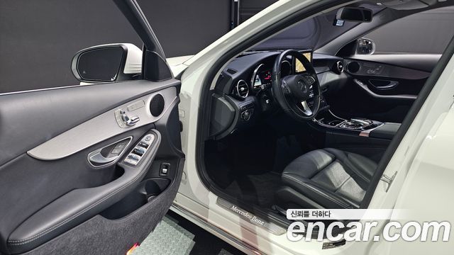 Mercedes-Benz C-Class 2017 — photo 13