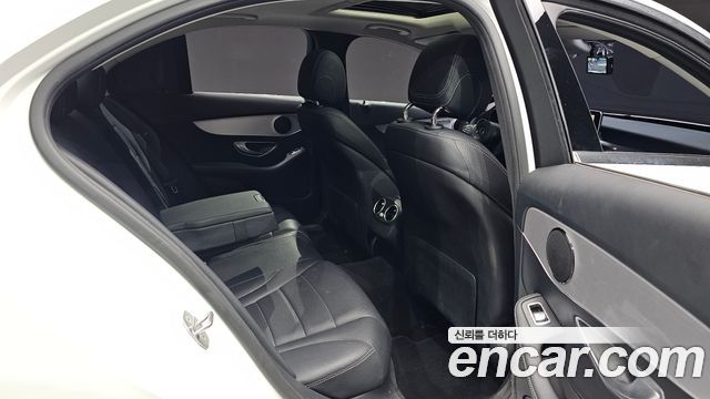 Mercedes-Benz C-Class 2017 — photo 17