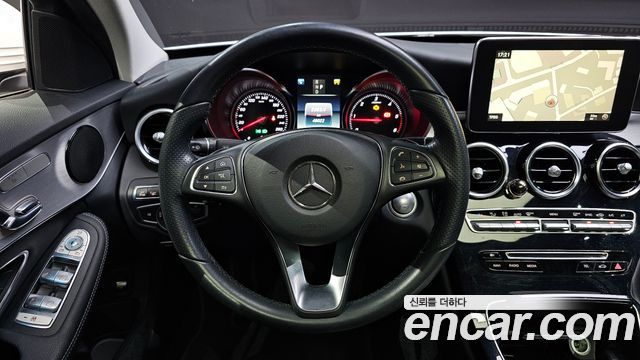 Mercedes-Benz C-Class 2017 — photo 18