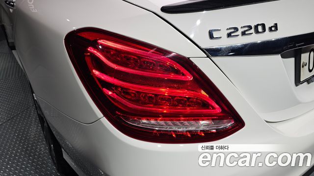 Mercedes-Benz C-Class 2017 — photo 9
