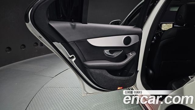 Mercedes-Benz C-Class 2017 — photo 15