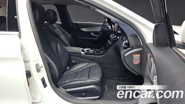Mercedes-Benz C-Class 2017 — photo 16