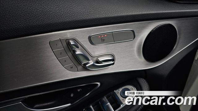 Mercedes-Benz C-Class 2017 — photo 28