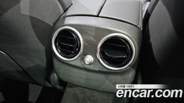 Mercedes-Benz C-Class 2017 — photo 33