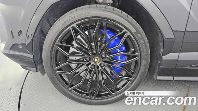 Lamborghini Urus 2025 — photo 5