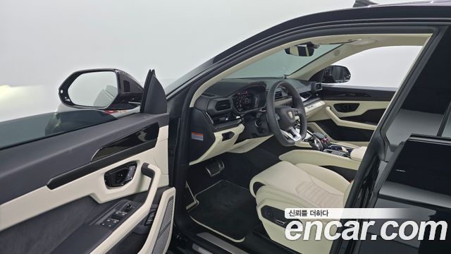 Lamborghini Urus 2025 — photo 13