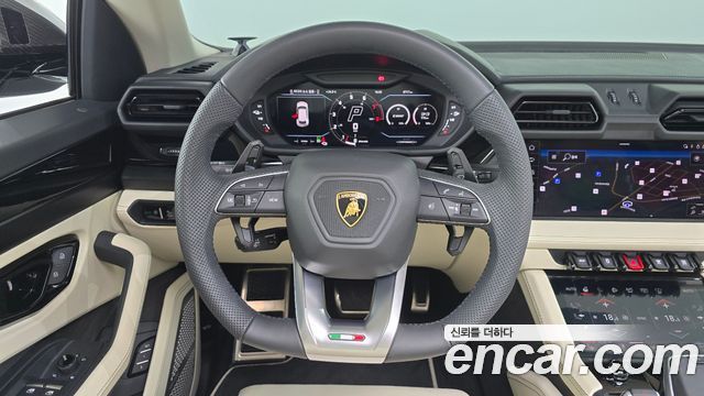 Lamborghini Urus 2025 — photo 20