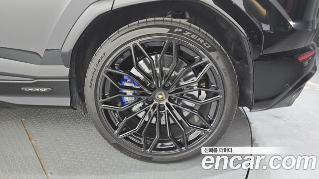 Lamborghini Urus 2025 — photo 7