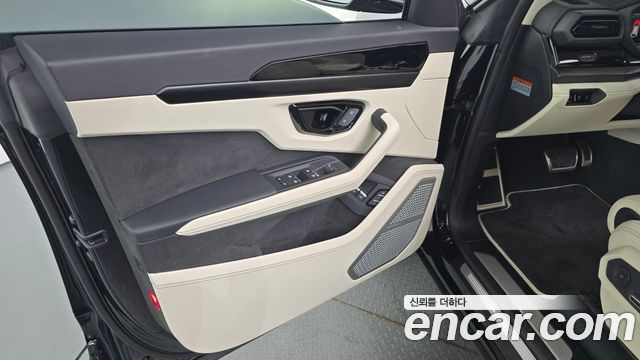 Lamborghini Urus 2025 — photo 14