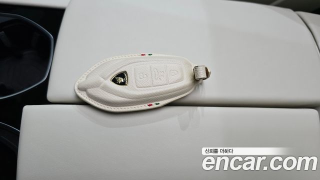 Lamborghini Urus 2025 — photo 31