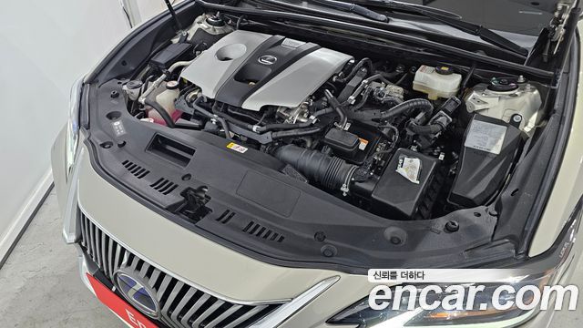 Lexus ES 2019 — photo 6