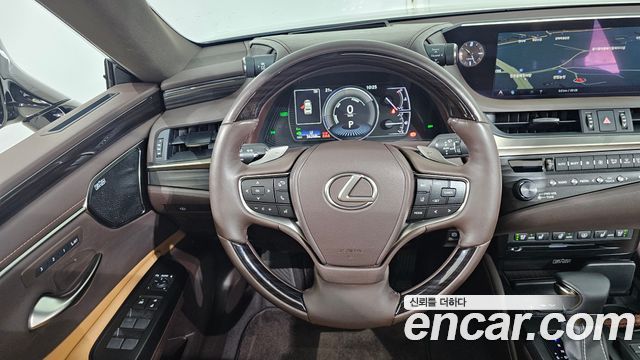 Lexus ES 2019 — photo 13