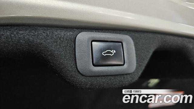 Lexus ES 2019 — photo 20